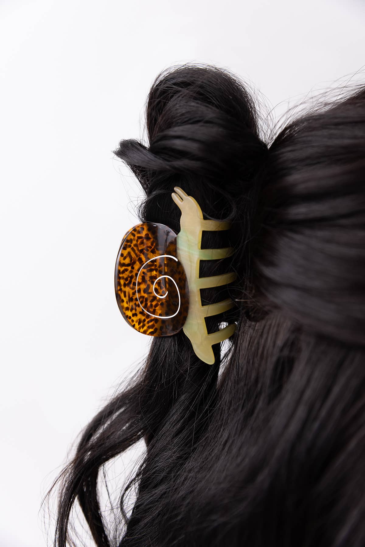 WINONA IRENE - Garden Snail Small Hair Claw in Yellow and Amber Acetate