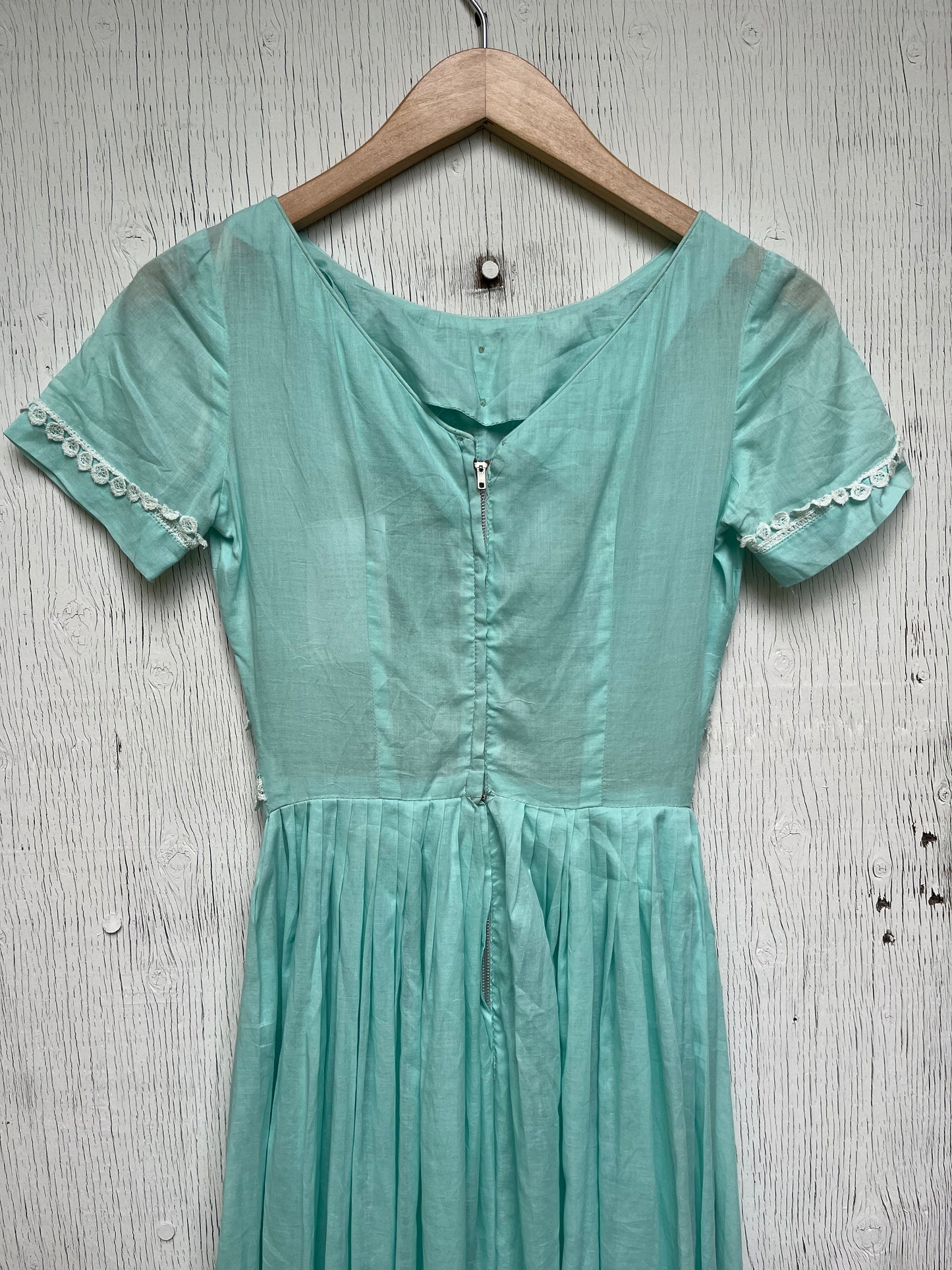 1960s - Mint Green Lace Trim Short Sleeve Dress