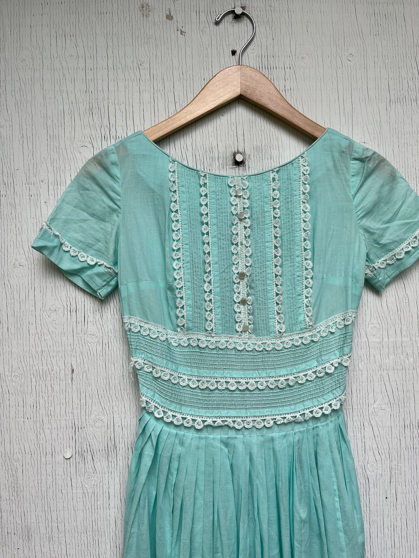 1960s - Mint Green Lace Trim Short Sleeve Dress
