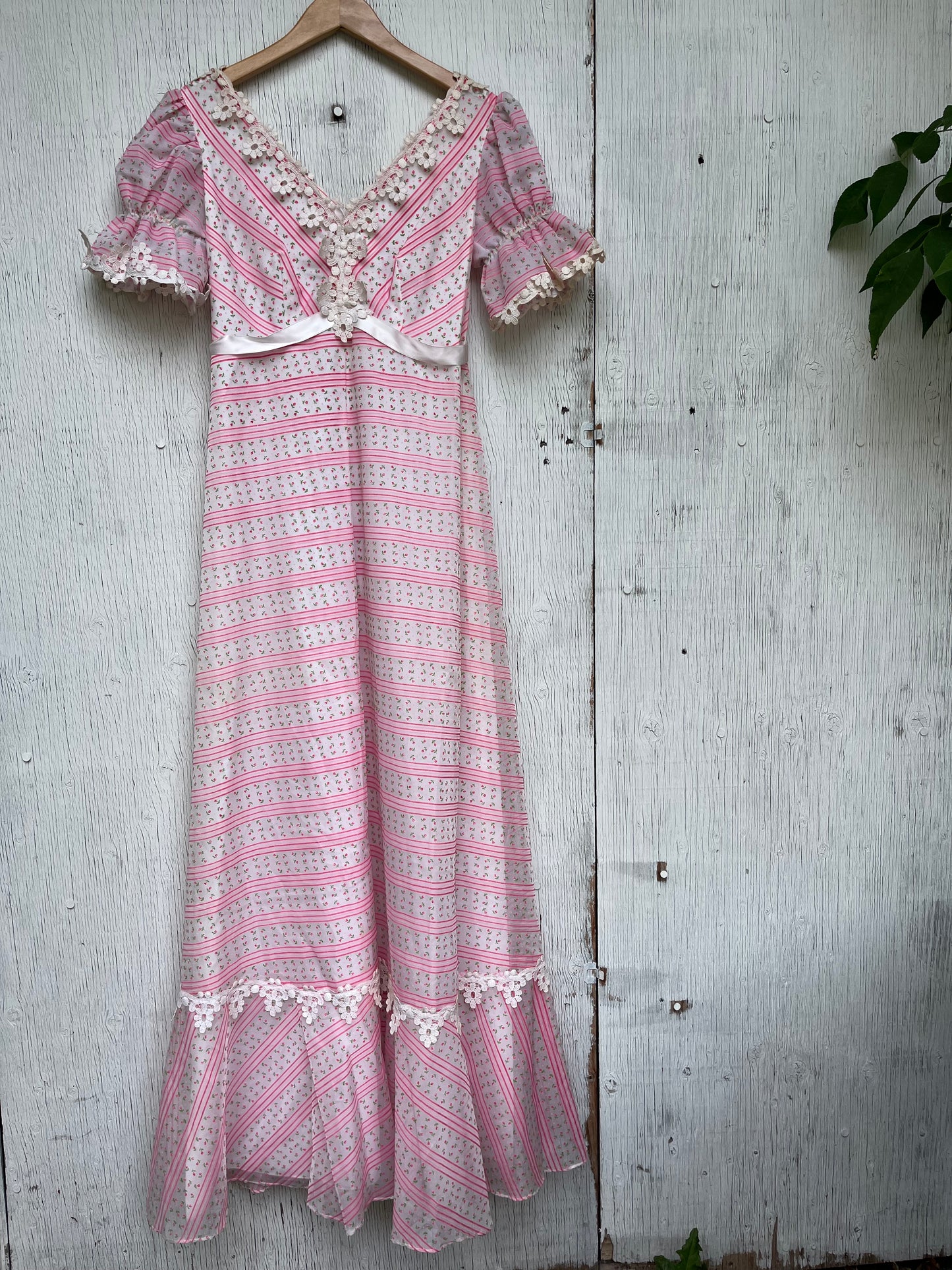 1970s - Floral Stripe Lace Trim Maxi Dress