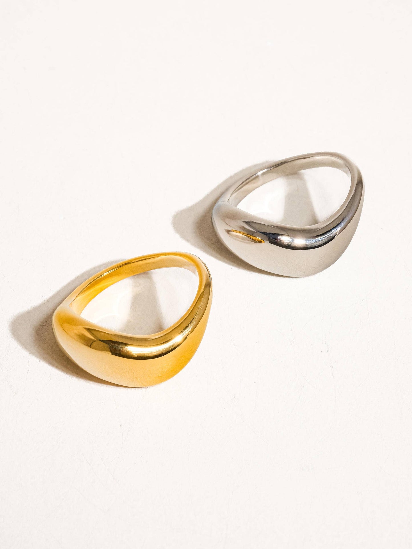 Flânerie by MAIQ - Erin 18K Non-Tarnish Classic Wavy Band