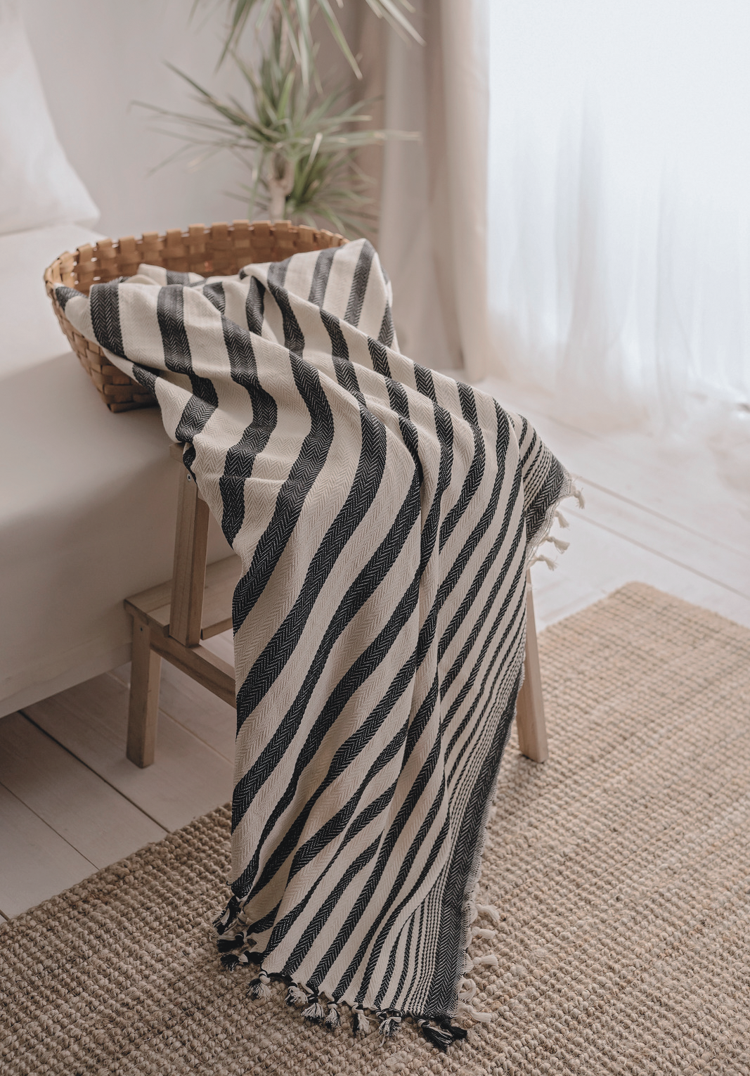 Moa - Minimalist 100% Cotton Throw Blankets & Bedspreads
