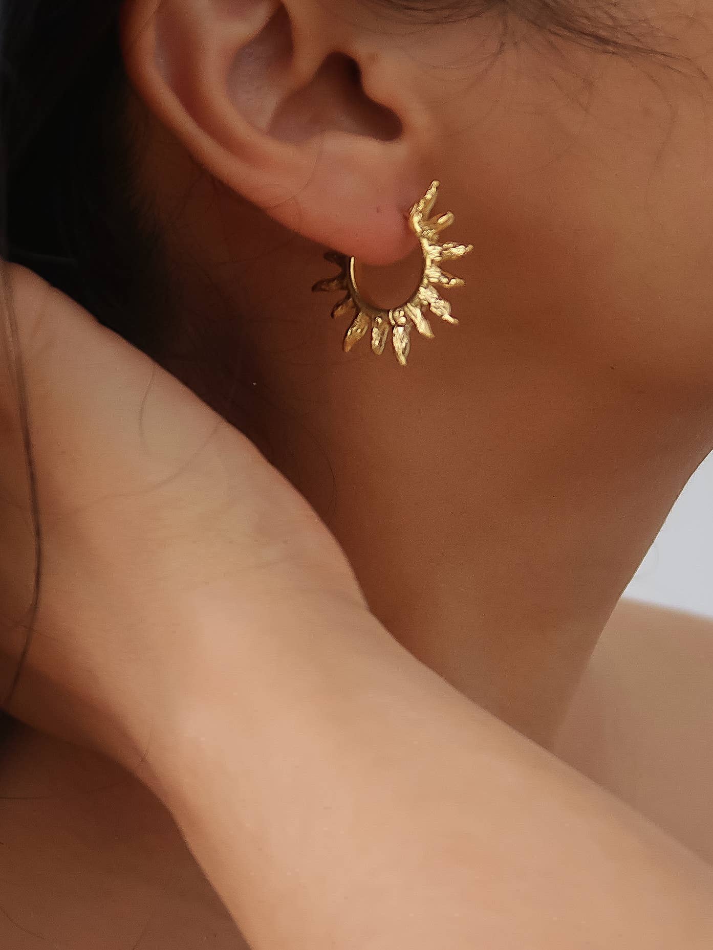Flânerie by MAIQ - Sablière 18K Gold Non-Tarnish Sunburst Hoop Earrings
