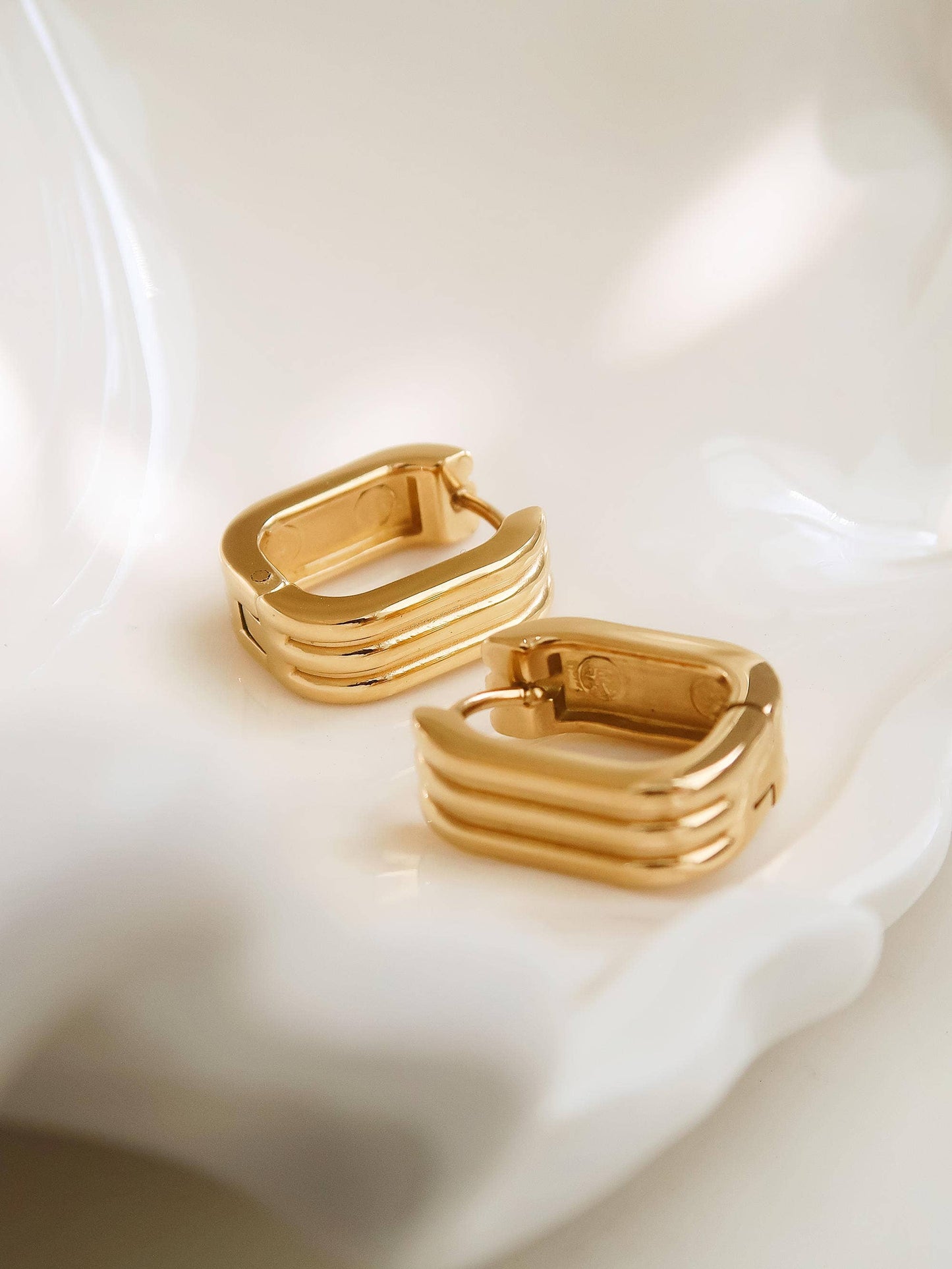 Flânerie by MAIQ - Noa 18K Gold Non-Tarnish Stripe Hoop Earring