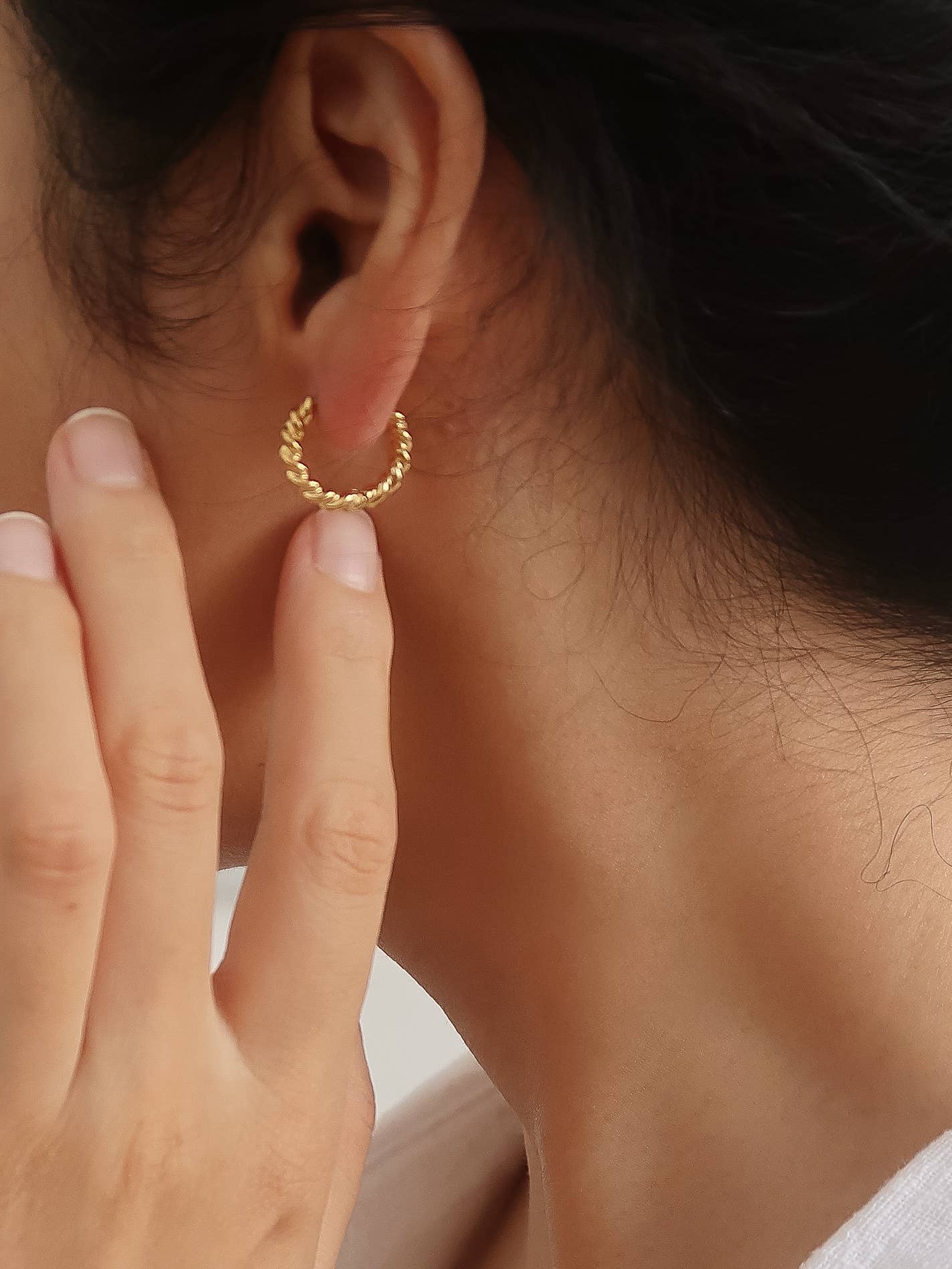 Flânerie by MAIQ - Cere 18K Gold Non-Tarnish Twisted Hoop Earrings