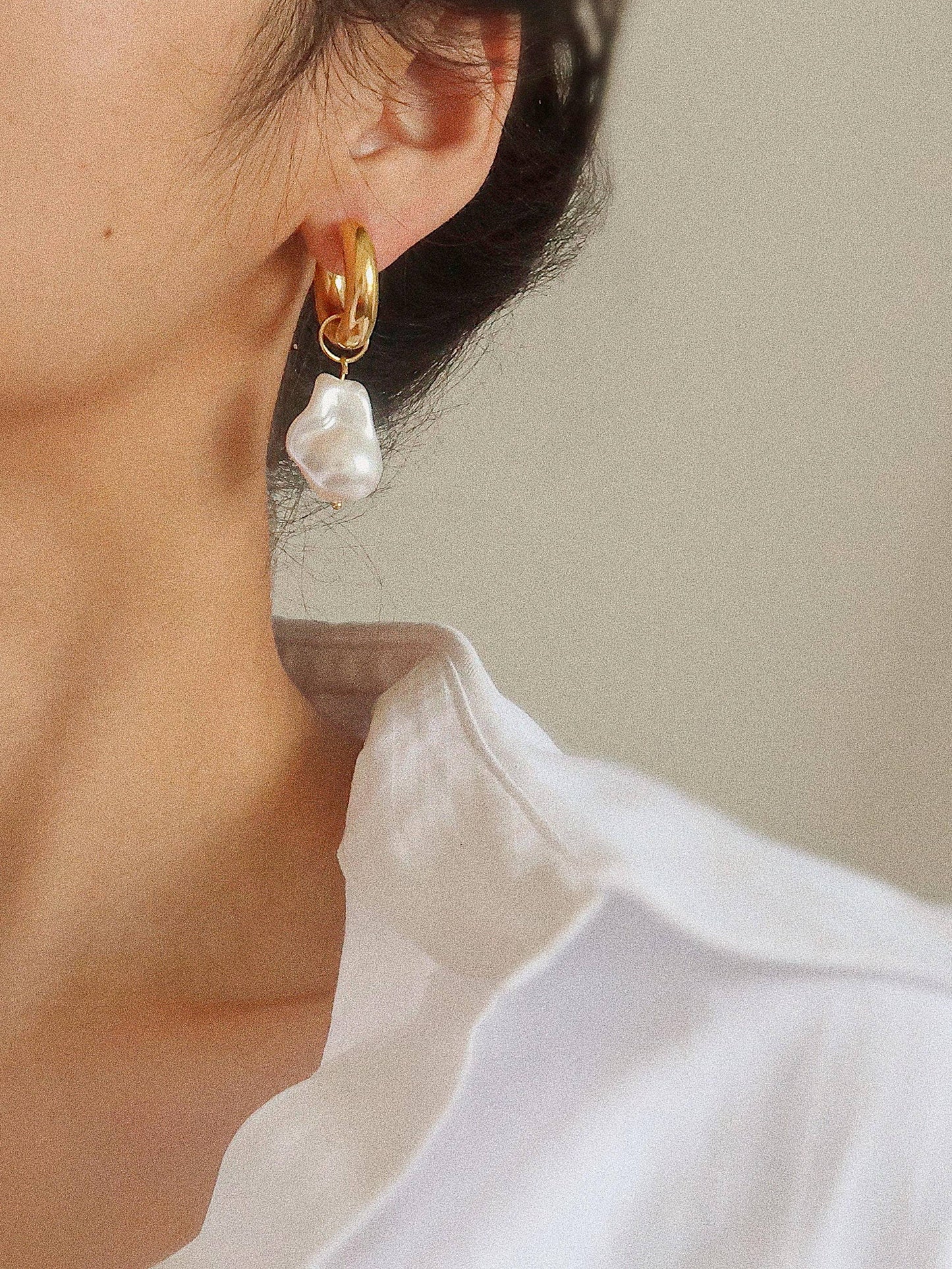 Flânerie by MAIQ - Oceana Gold Statement Large Pearl Earring