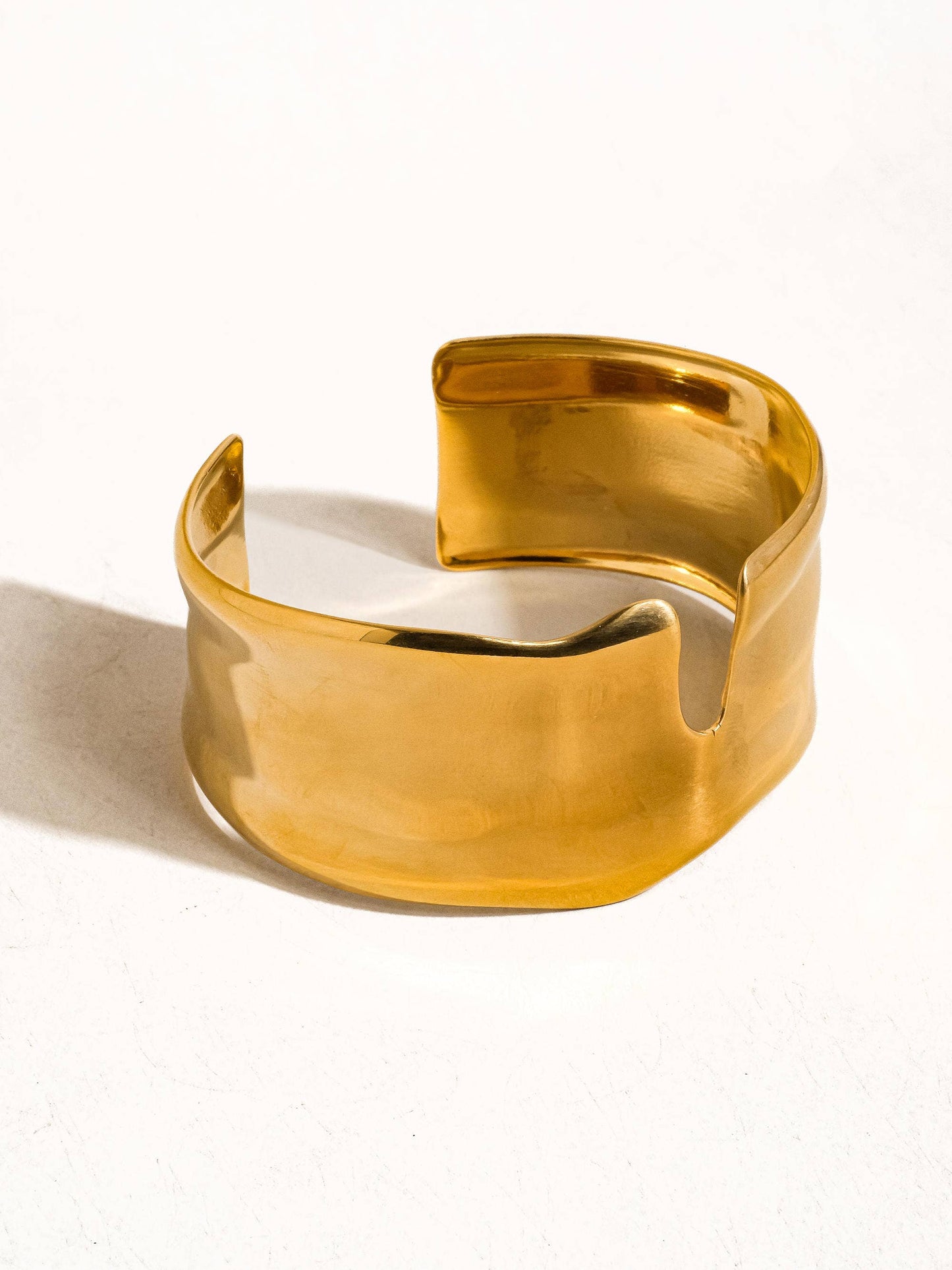 Flânerie by MAIQ - Clyde 18K Gold Non-Tarnish Abstract Bold Bangle