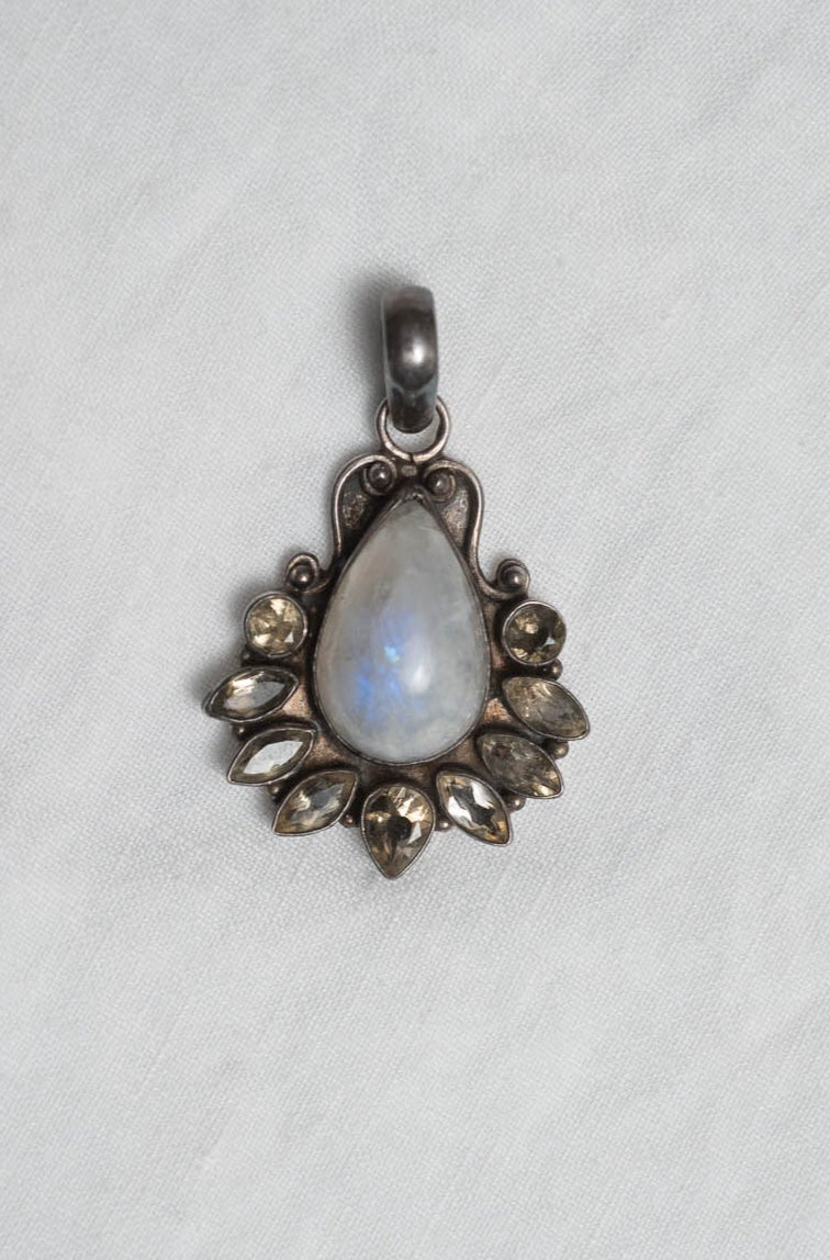 Vintage 925 Sterling Silver Moonstone Pendant