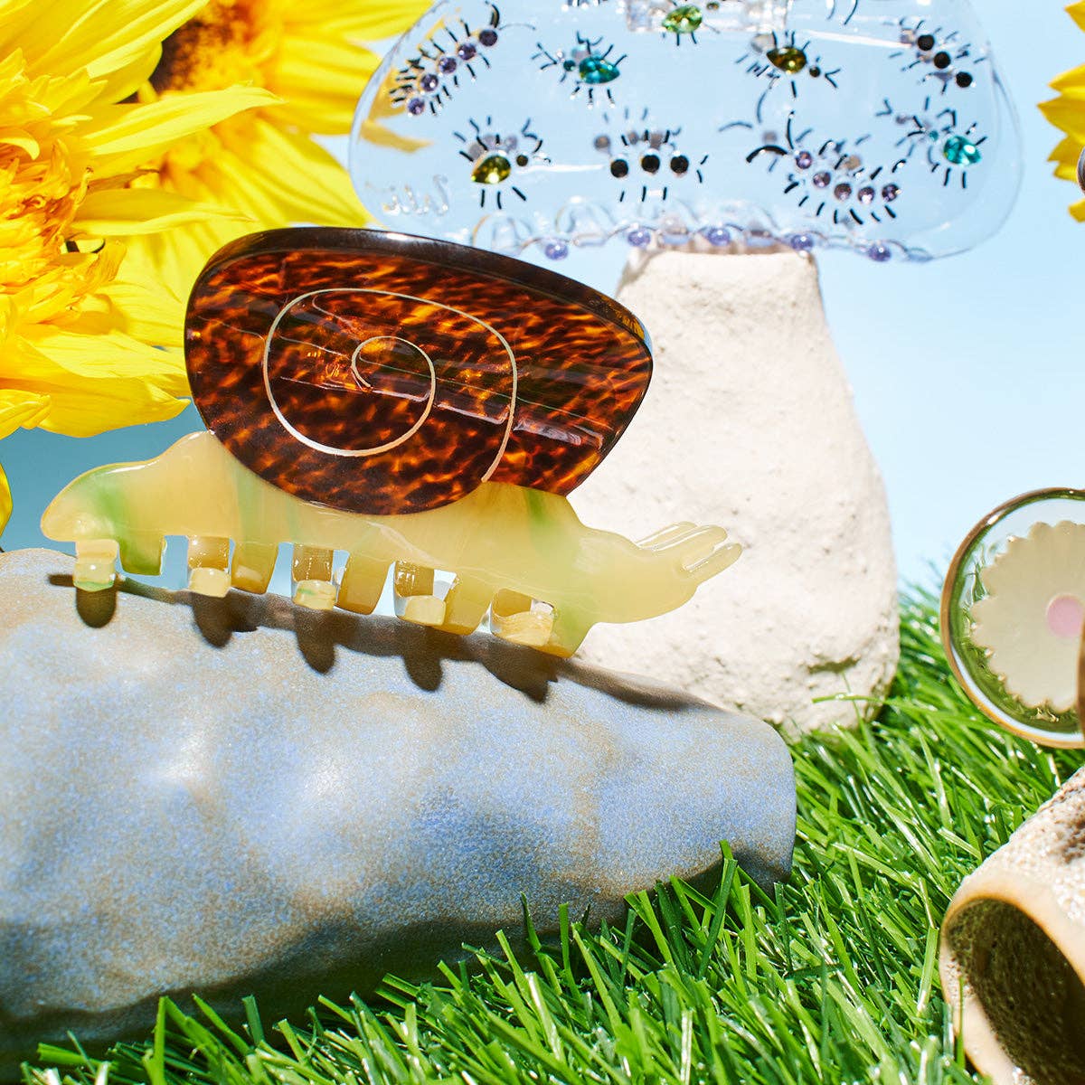 WINONA IRENE - Garden Snail Small Hair Claw in Yellow and Amber Acetate