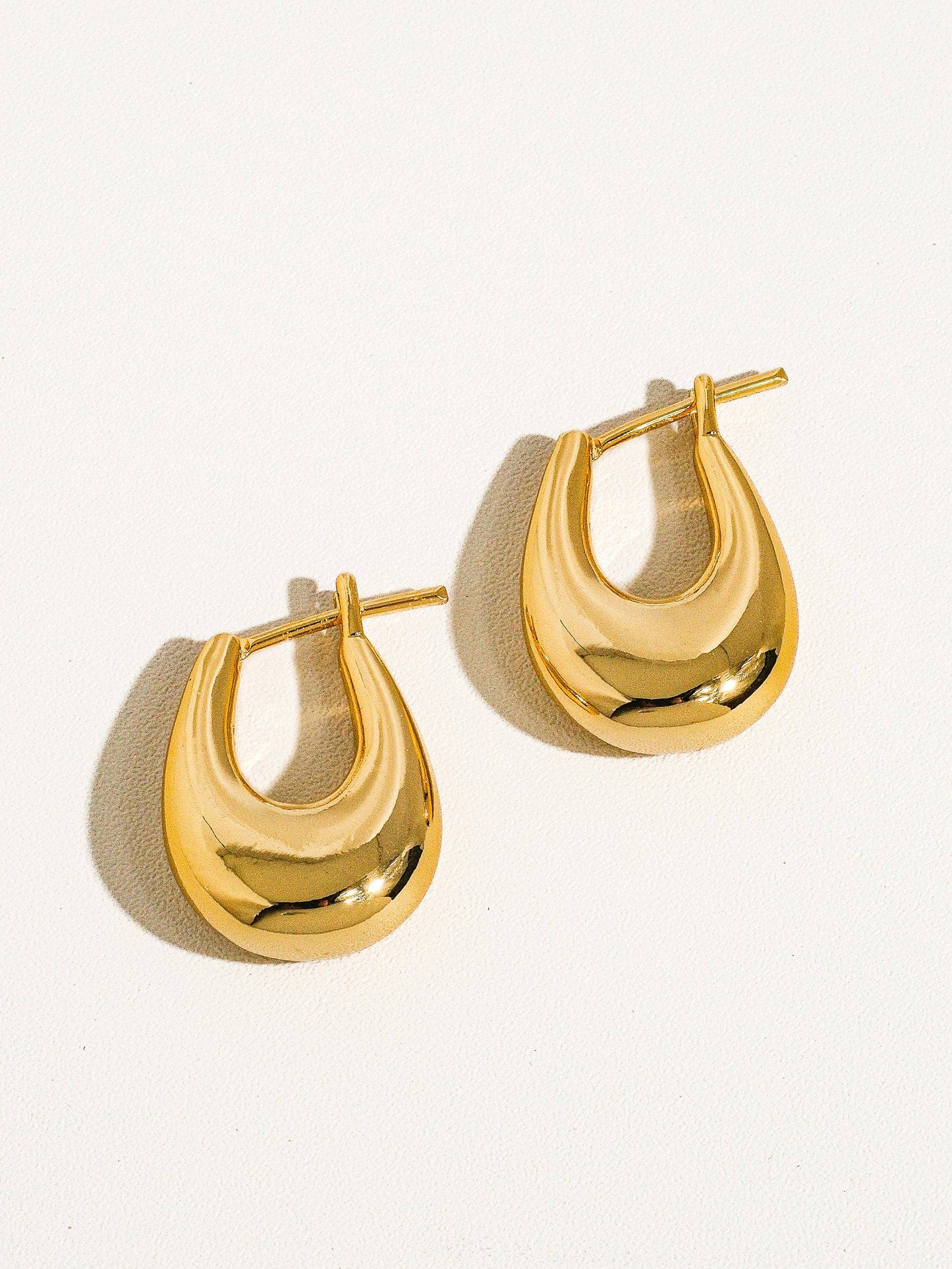 Flânerie by MAIQ - Quinn 18K Classic Droplet Hoop Earring