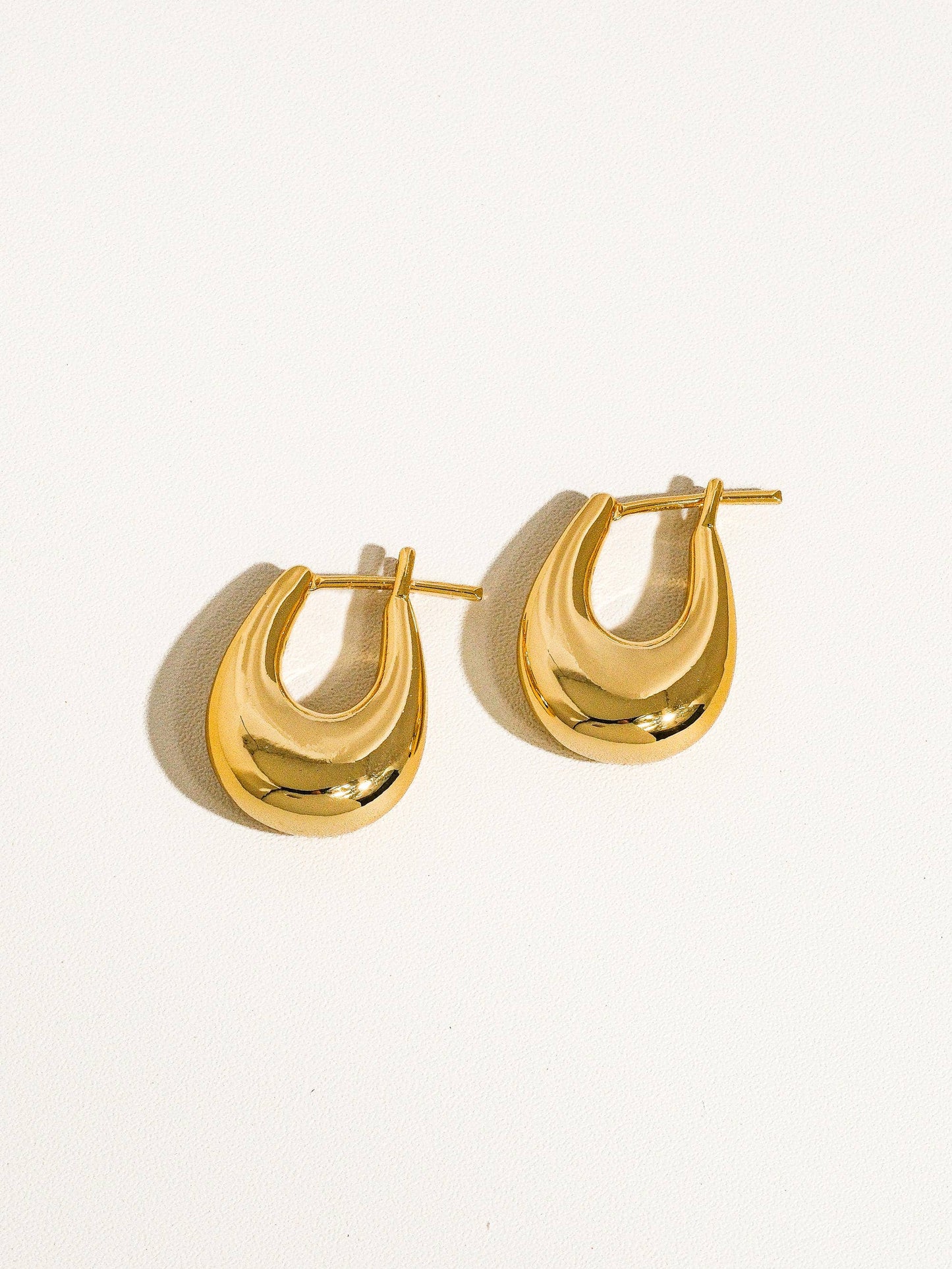 Flânerie by MAIQ - Quinn 18K Classic Droplet Hoop Earring