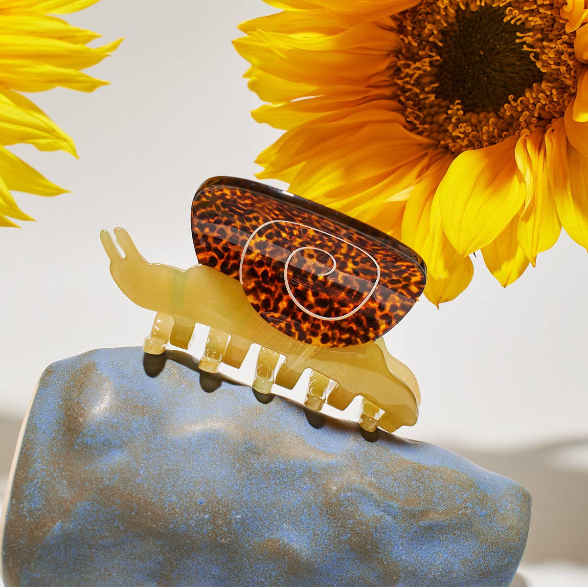 WINONA IRENE - Garden Snail Small Hair Claw in Yellow and Amber Acetate