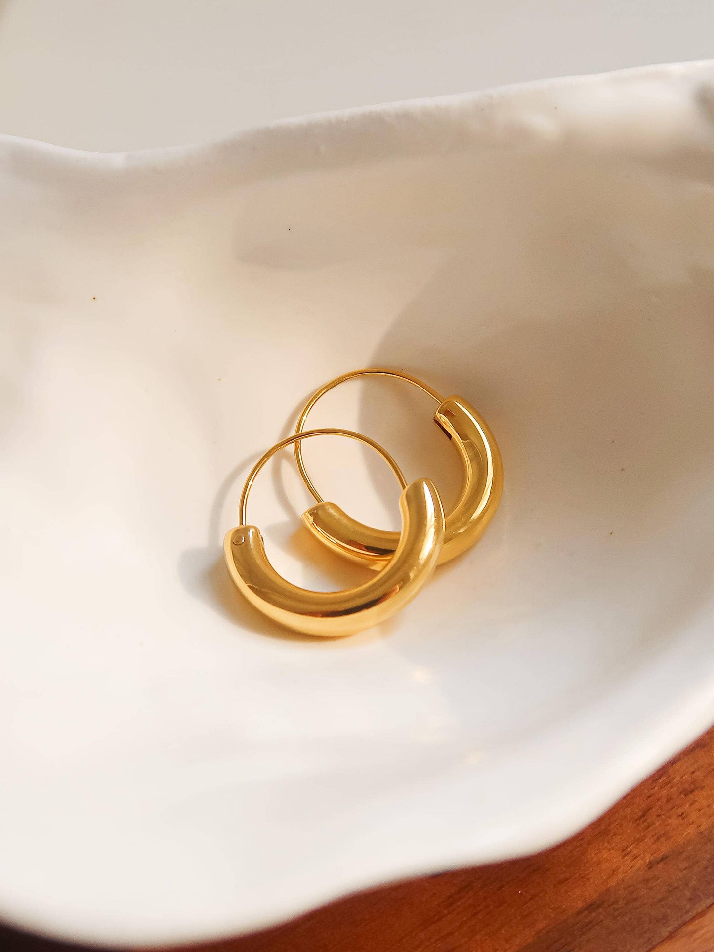 Flânerie by MAIQ - Mackenzie 18K Non-Tarnish U-Shape Hoop Earring