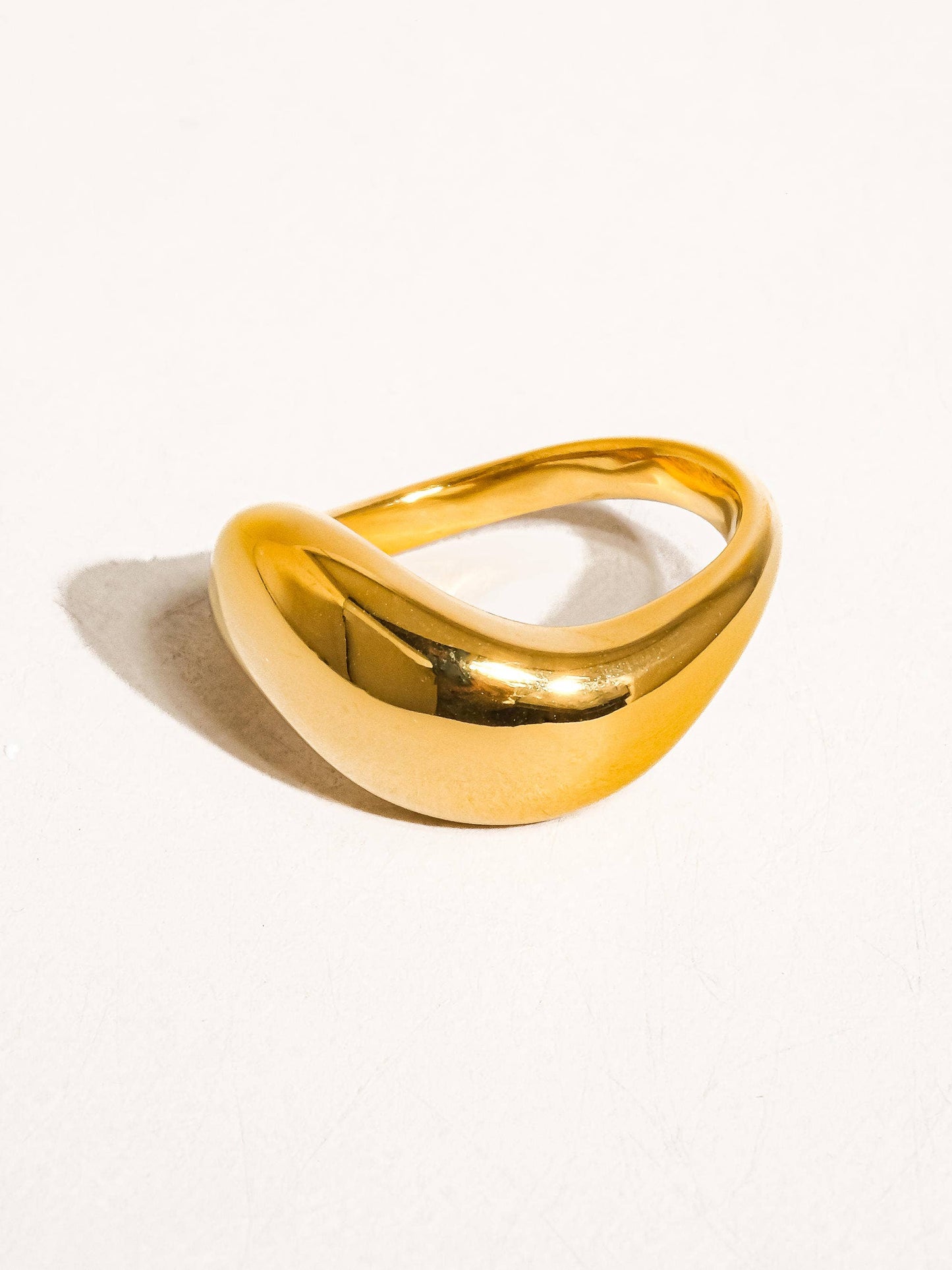 Flânerie by MAIQ - Erin 18K Non-Tarnish Classic Wavy Band