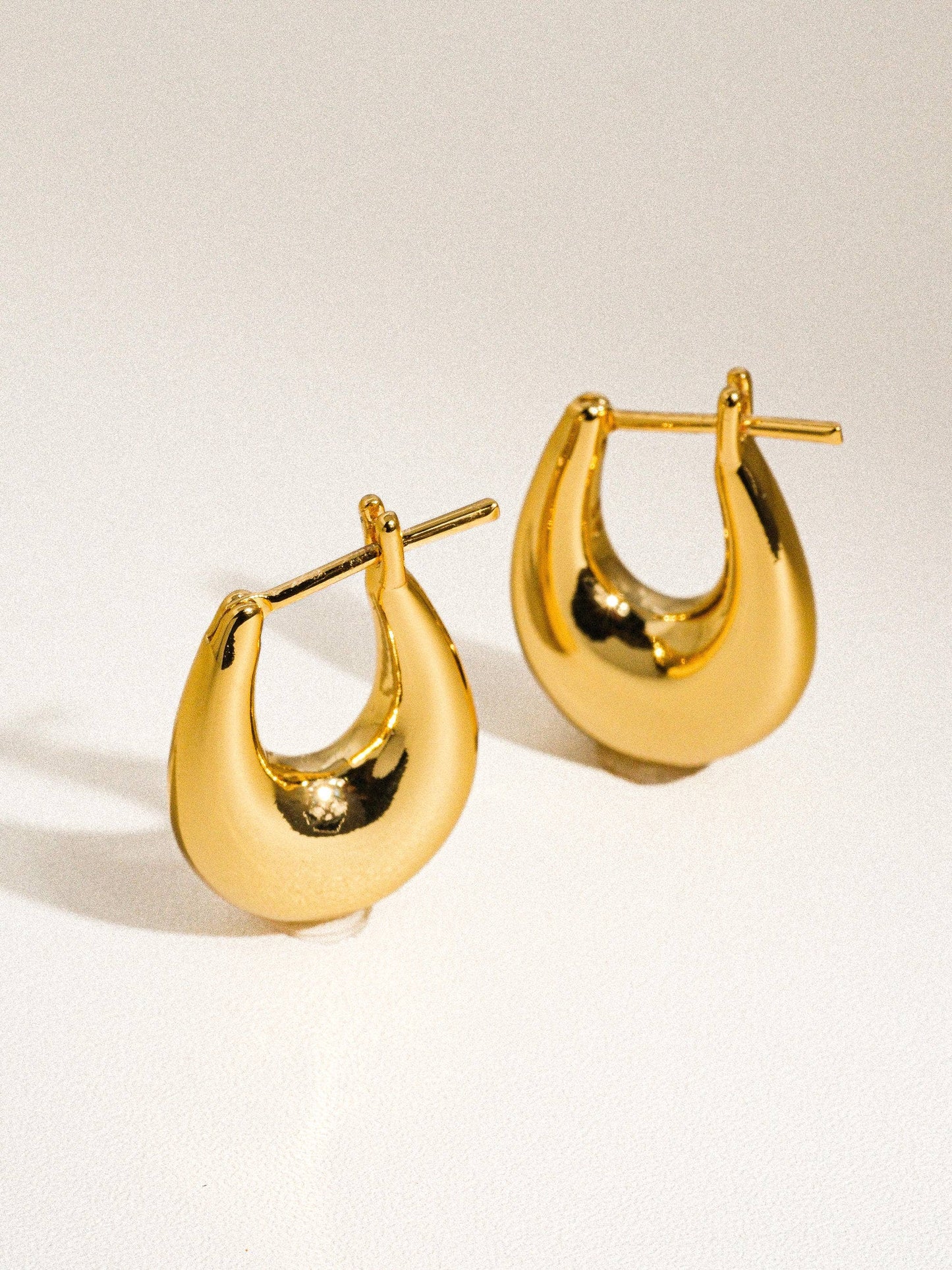 Flânerie by MAIQ - Quinn 18K Classic Droplet Hoop Earring