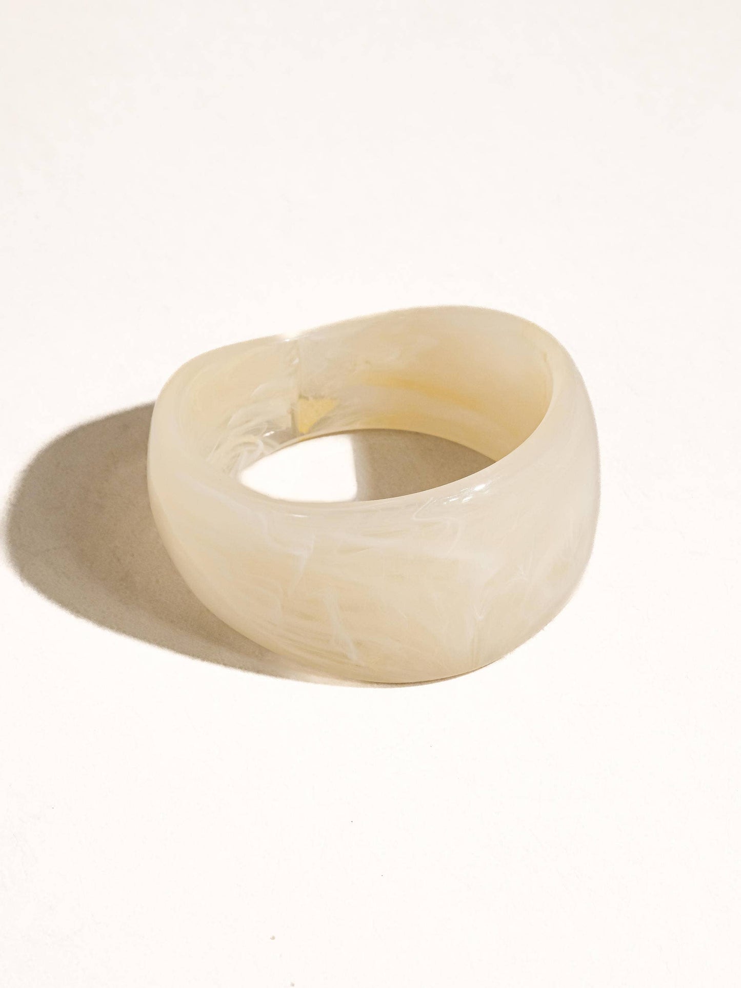 Flânerie by MAIQ - Caelia Modern Bold Statement Resin Bangle