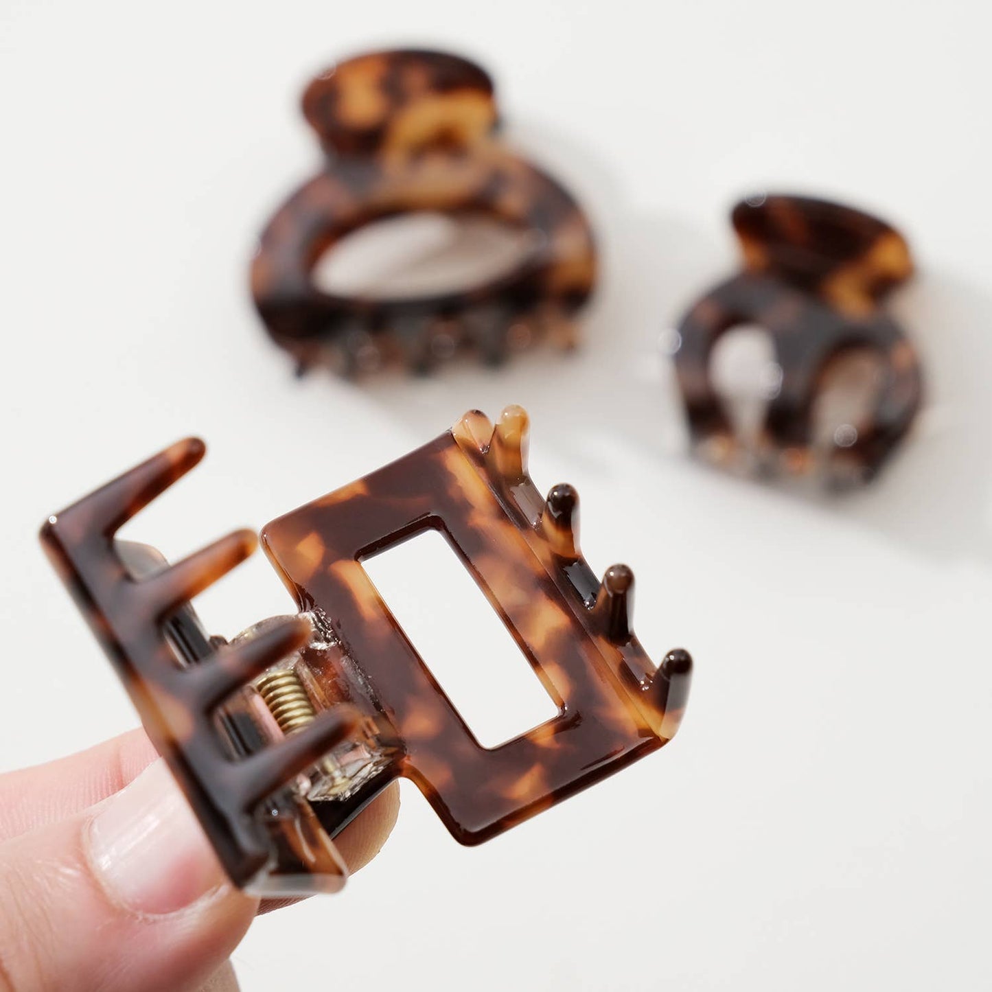 Adorro - Deep Tortoise Mini | Assorted Mini Claw Clips