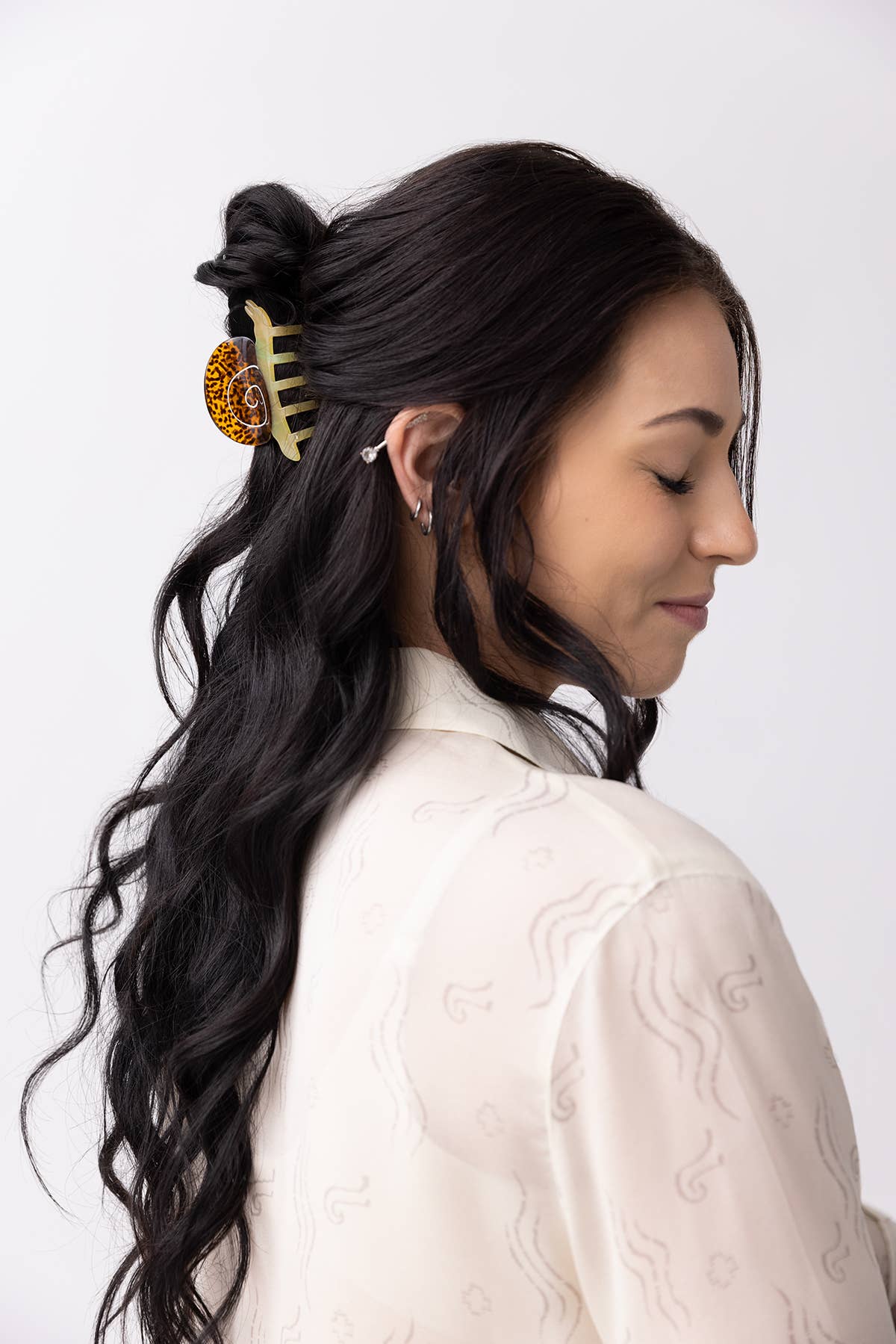 WINONA IRENE - Garden Snail Small Hair Claw in Yellow and Amber Acetate