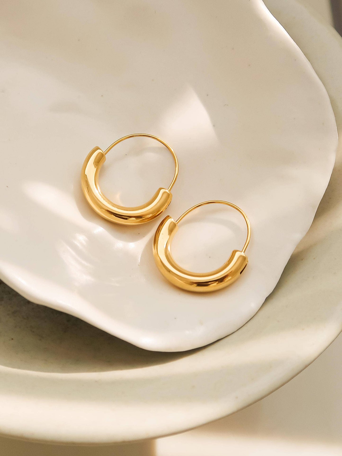 Flânerie by MAIQ - Mackenzie 18K Non-Tarnish U-Shape Hoop Earring