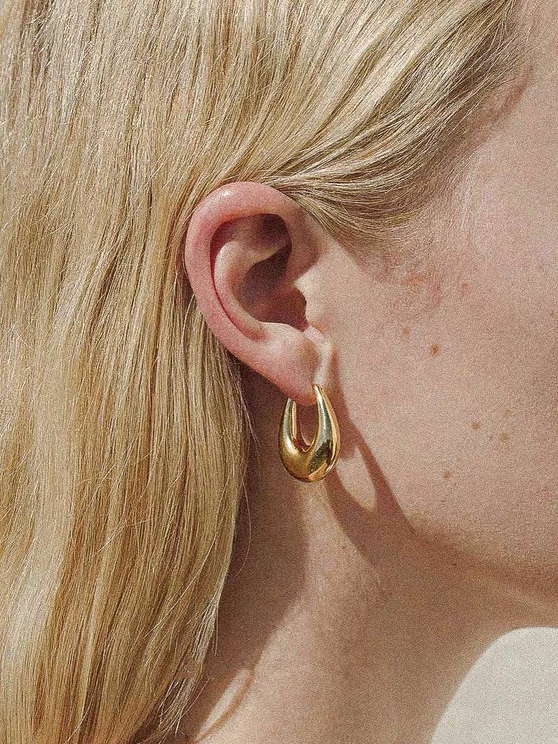 Flânerie by MAIQ - Quinn 18K Classic Droplet Hoop Earring
