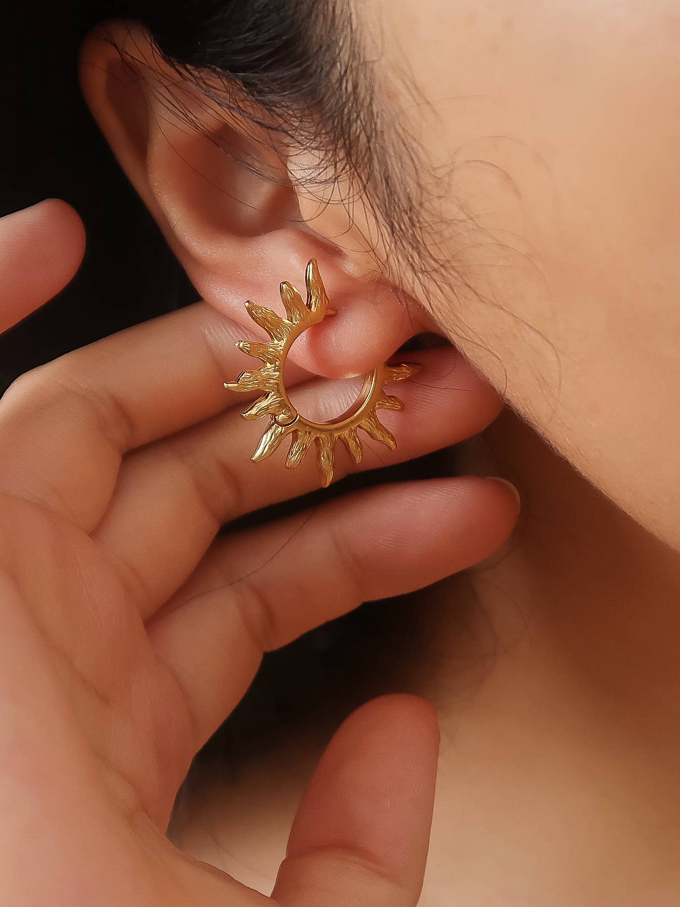 Flânerie by MAIQ - Sablière 18K Gold Non-Tarnish Sunburst Hoop Earrings