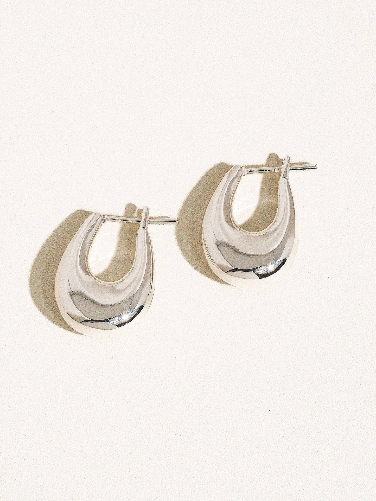 Flânerie by MAIQ - Quinn 18K Classic Droplet Hoop Earring