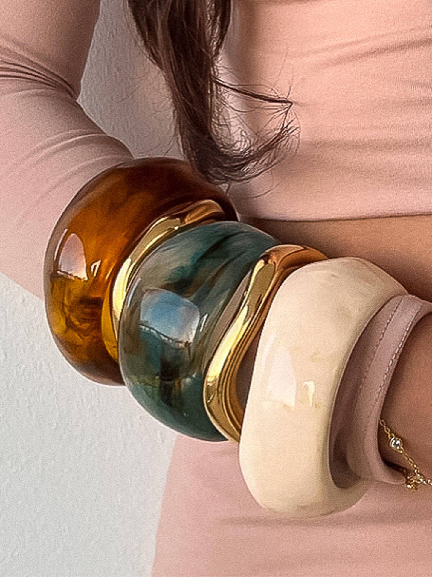 Flânerie by MAIQ - Caelia Modern Bold Statement Resin Bangle