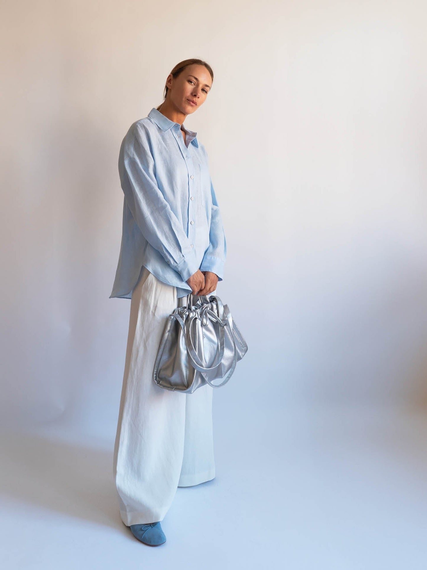 Hvisk SAGE MEDIUM SHINY STRUCTURE bag - Silver