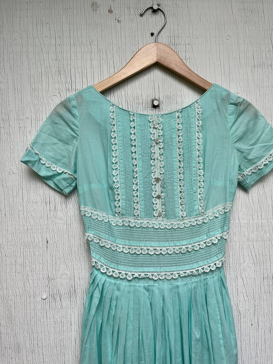1960s - Mint Green Lace Trim Short Sleeve Dress