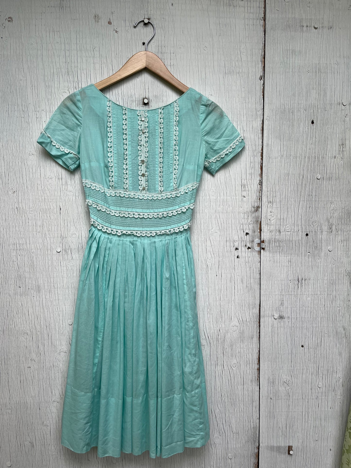 1960s - Mint Green Lace Trim Short Sleeve Dress
