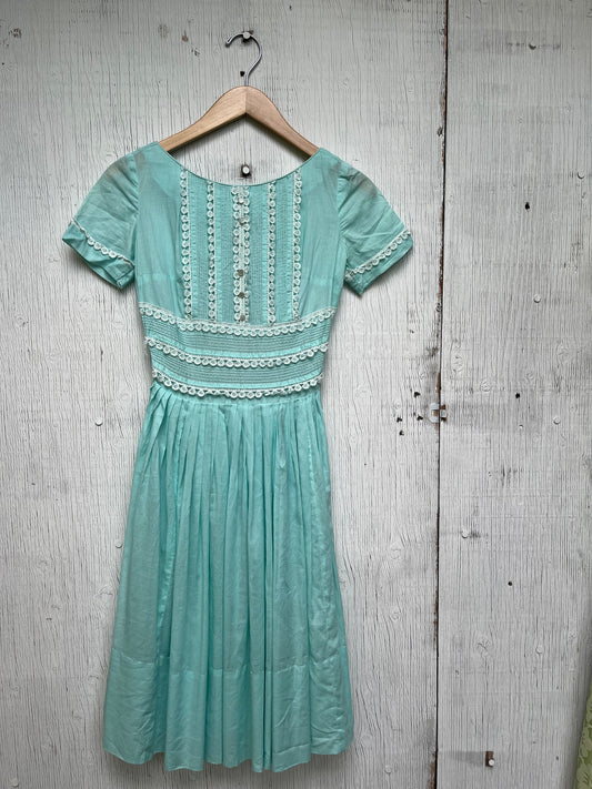 1960s - Mint Green Lace Trim Short Sleeve Dress